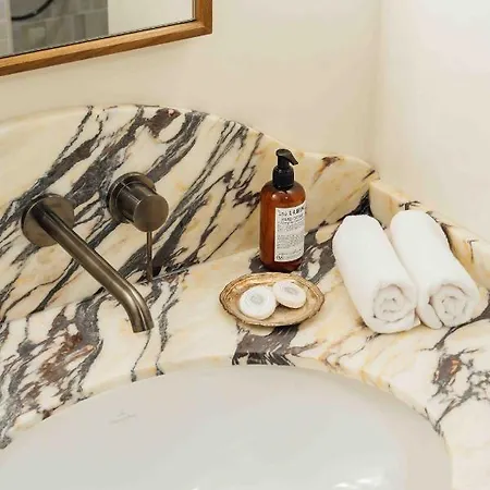 Clemonte - Your Reception-less Boutique Hideaway *